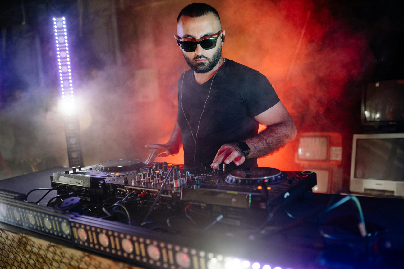 Quy trình thuê dj nước ngoài tại nhân sự quảng cáo - 1