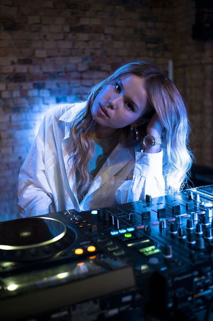 Tại sao nên thuê dj nước ngoài - 1