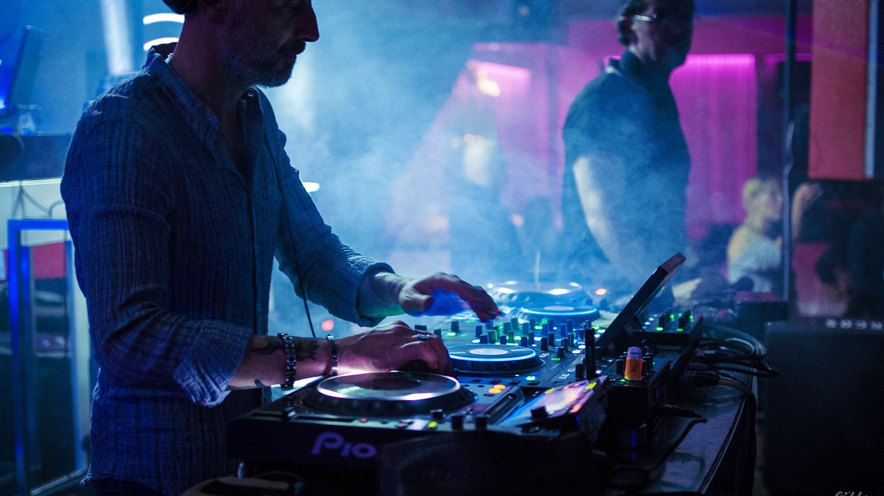 Những lưu ý khi thuê dj chuyên nghiệp - 1