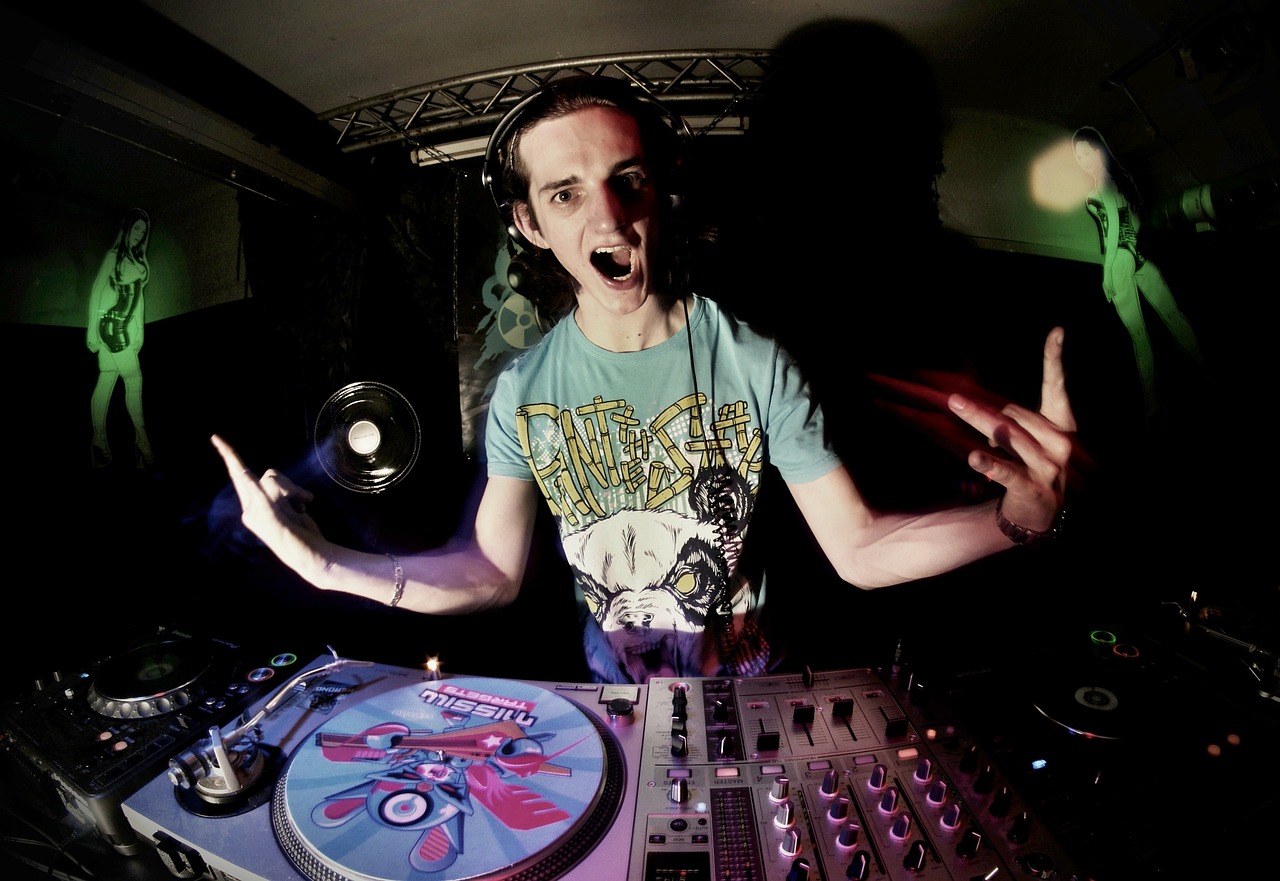 Nhân sự quảng cáo cho thuê dj uy tín tại cần thơ - 1